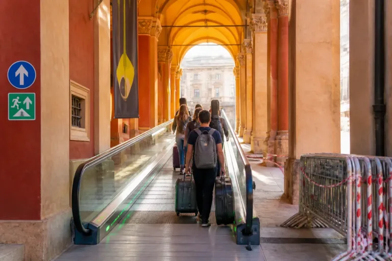 Perugia, riaperto il percorso sotto il porticato della Provincia: scala mobile operativa per Umbria Jazz