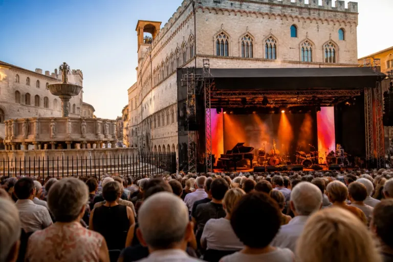 Perugia, Umbria Jazz parte da Piazza IV Novembre: folla per Serena Brancale