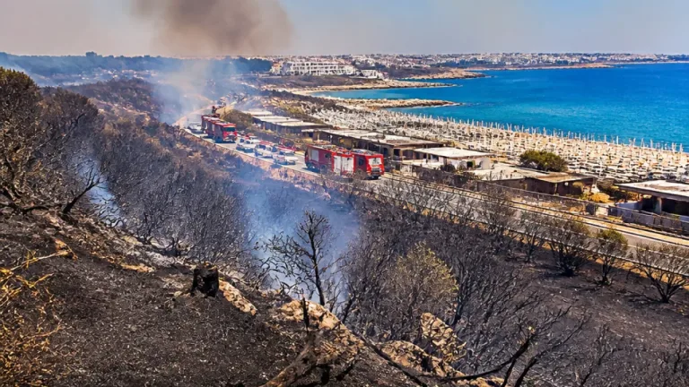 Puglia: la provincia di Lecce prima per ettari bruciati, la stagione incendi si fa grave