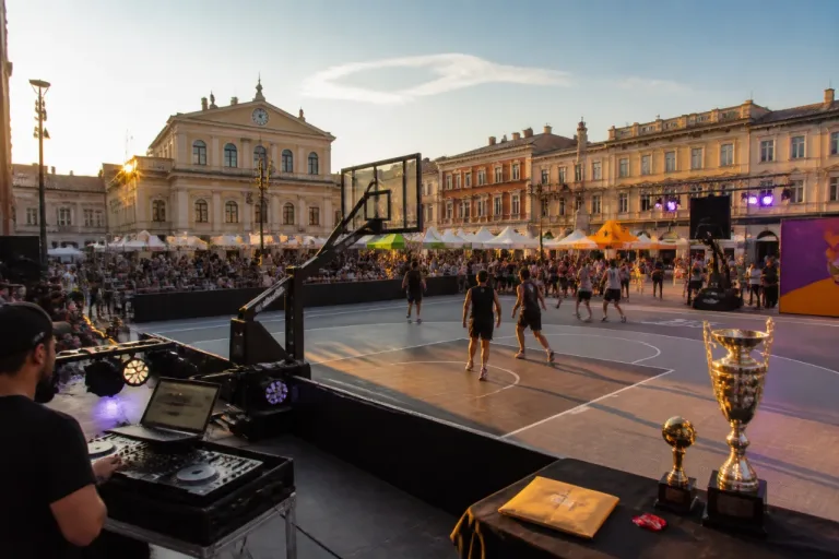 Ravenna si anima: quattro giorni di sport, musica e street food in piazza Kennedy