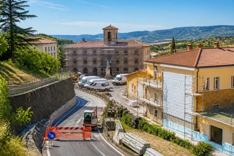 Regione stanzia oltre 4 milioni per la provincia di Pistoia: viabilità, scuola e palazzo comunale