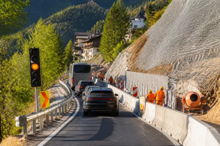 Riaperta parzialmente la strada per Avelengo: transito da domani con senso unico alternato