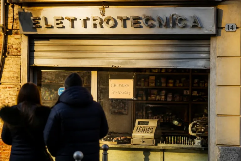 Si chiude un capitolo: dopo 46 anni abbassate le serrande dell’Elettrotecnica Capra