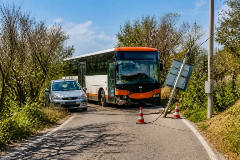Sicurezza stradale ad Oristano: incidente all'incrocio di San Quirico riapre il caso della SP 67