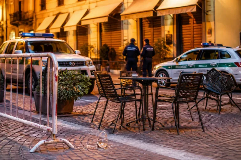 Sondrio, Daspo Willy per un anno: divieto d'ingresso nei locali del centro per una 50enne
