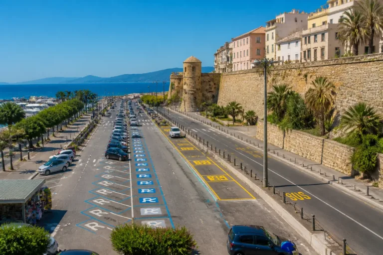 Alghero, mobilità: 40 nuovi stalli per residenti e modifiche alla viabilità
