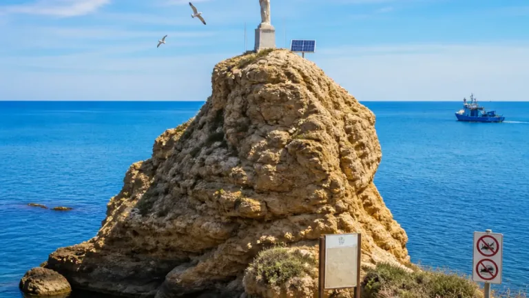 Statua sulla roccia di Manfria: Italia Nostra chiede rimozione per mancanza di autorizzazioni