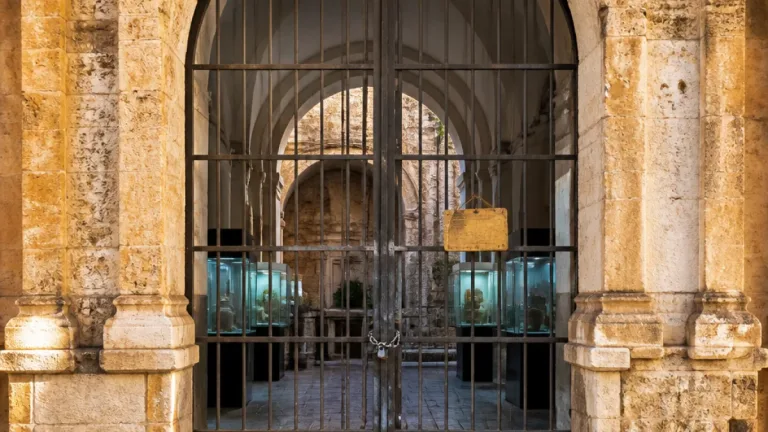 Taranto rischia la perdita della Soprintendenza subacquea: allarme sul palazzo di via Duomo