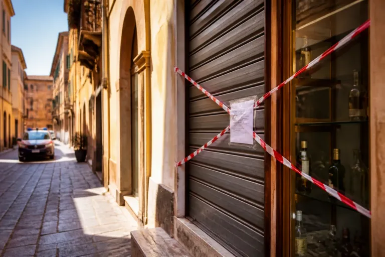 Terni, chiusura definitiva per un negozio in via Cavour: alcol servito a minorenni