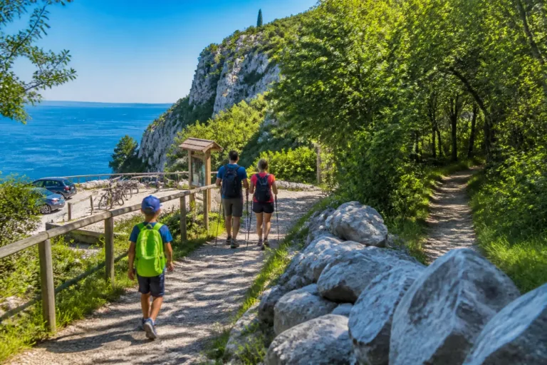 Tre passeggiate facili attorno a Trieste: falesie, Carso e Val Rosandra per una gita in famiglia