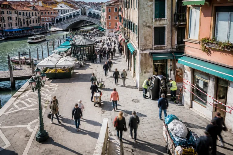 Venezia, il sindaco chiede norme per bloccare i take away nei siti Unesco