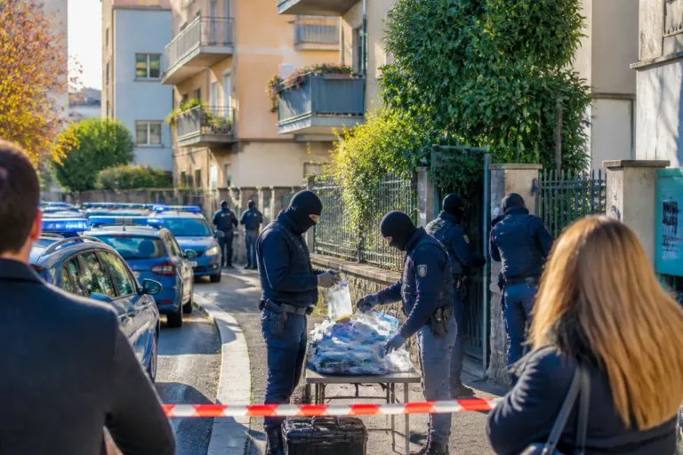 Verona, operazione della Polizia: dieci giovani indagati per rapina e droga