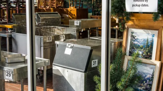 Visalia Tahoe Joe’s equipment, decor auction to close Oct. 7; pickup set for Caldwell Avenue site