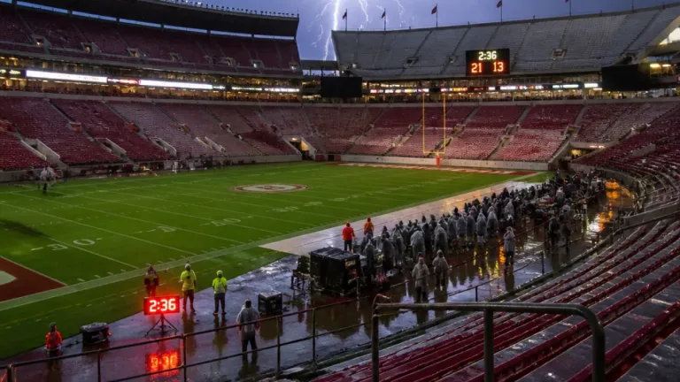 Lightning delays Florida State–Alabama game in Tuscaloosa, halting action in second quarter
