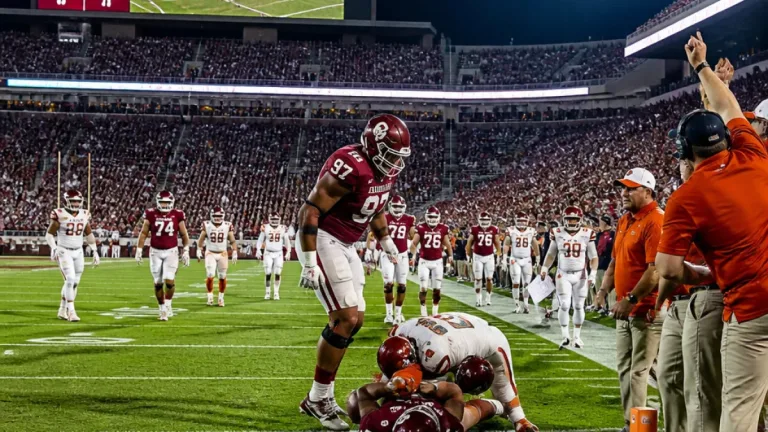 Lobos held to 6 as Oklahoma defense grinds out 14-6 victory in Norman