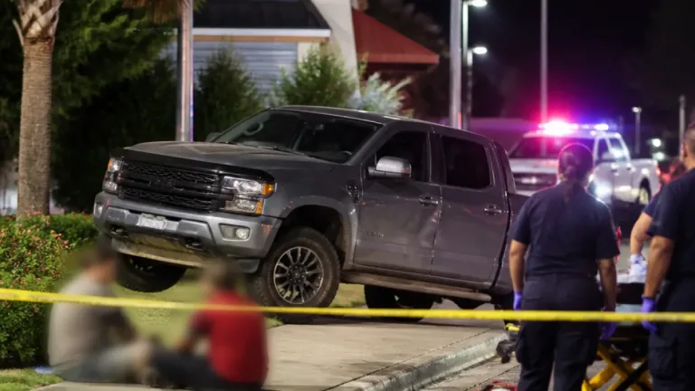 Memphis police seek driver after pickup truck strikes two pedestrians downtown