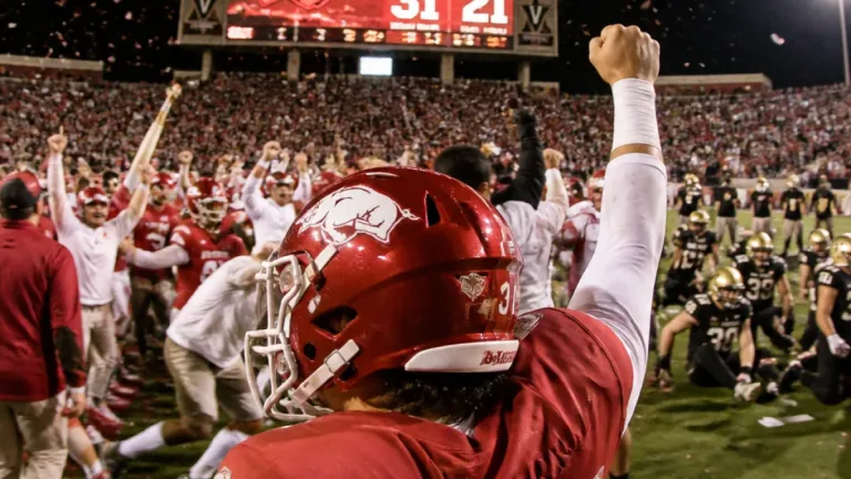 Razorbacks snap 14-game SEC skid with 31-21 win at Vanderbilt