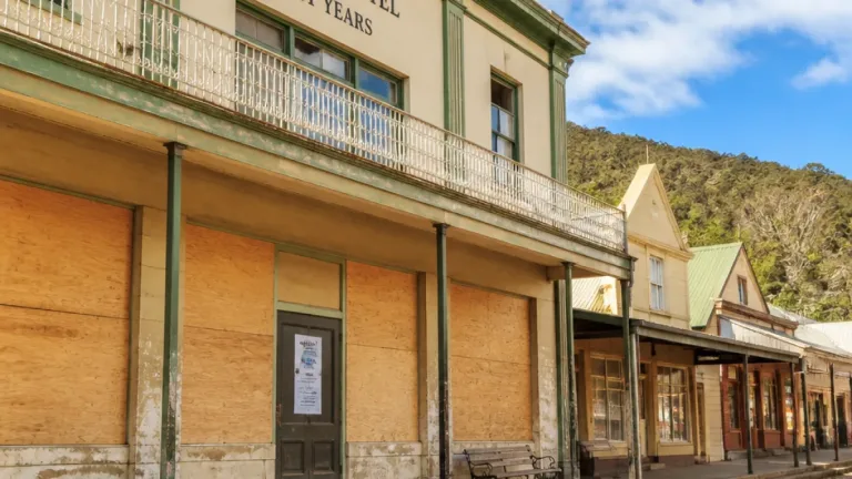 Prolonged delays leave 131-year-old Royal Hotel in Pilgrim’s Rest closed, hurting local tourism
